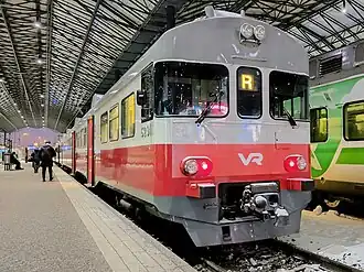 An Sm2 unit arriving at Pitäjänmäki railway station.
