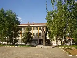 In front of a sculpture in Sovolyano