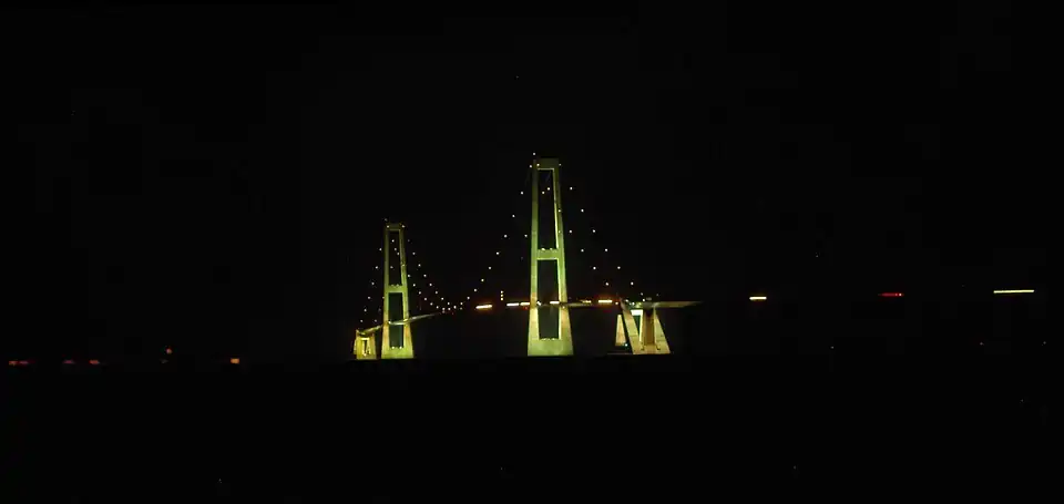 The East Bridge at night