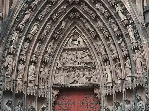 Tympanum of the left portal