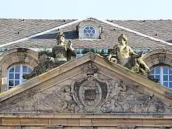 Pediment with coat of arms of the courtyard façade