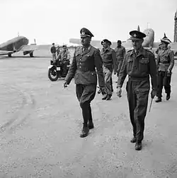 Hans-Jürgen von Arnim in captivity leaving for England