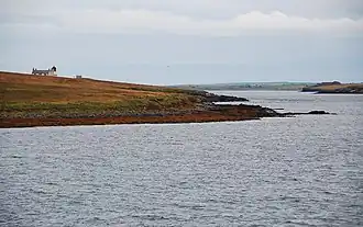 The West Coast of Helliar Holm low tide on a rainy day and the wave-cut platform is exposed.