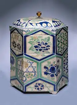 Kyō stoneware tiered food box with overglaze enamels, Edo period, 18th century
