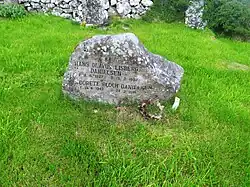 Tombstone with the names Hans Olavus Lisberg Danielsen and Dorete Bloch Danielsen and with the life data of both.