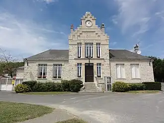 The town hall and school of Vendresse-Beaulne