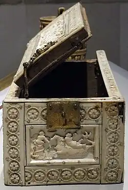 End view showing nymphs with seahorse.