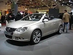 Volkswagen Eos circa 2007 with five-segment top and independent sunroof