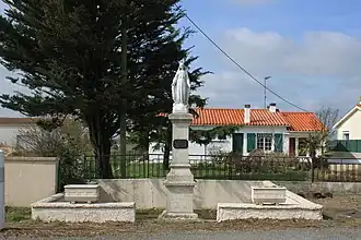 The statue of the Virgin, in Triaize