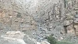 Wadi Jib, shortly before the village of Lahsa. View of a side ravine