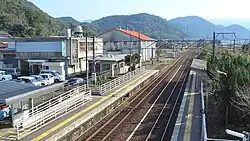 Station platforms and main building