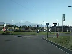 The commercial area of Ramondia, south of the city