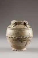 Grey stoneware jar with high-fired glaze. Sui dynasty (581–618).The jar is a utilitarian object with lugs on its shoulder to secure a cloth or rattan lid.