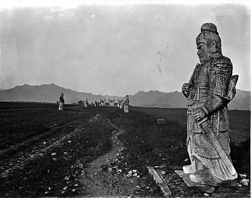 北京城外十三陵明朝之石宰相即石人石馬 No. 902, THE MING TOMBS.