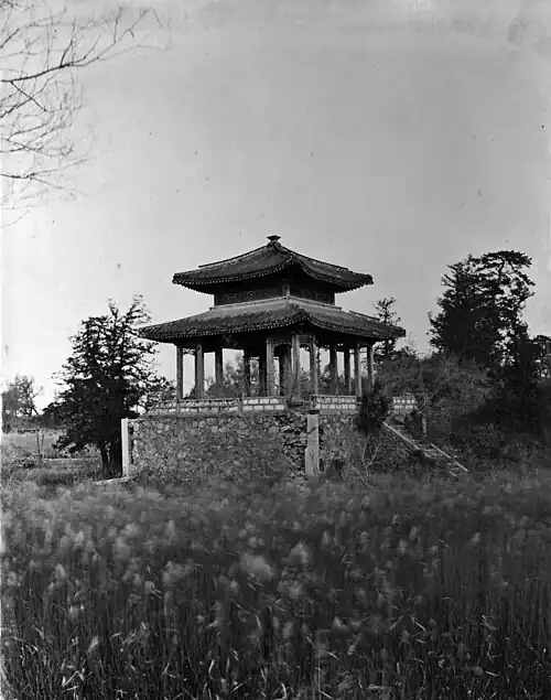 北京城外圓明園之凉亭現時破爛 No. 912, WAN-SHOU-SHAN.