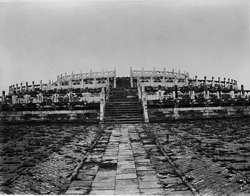 北京城大天壇皇上往祭掃 No. 918, THE ALTAR OF HEAVEN, PEKIN.