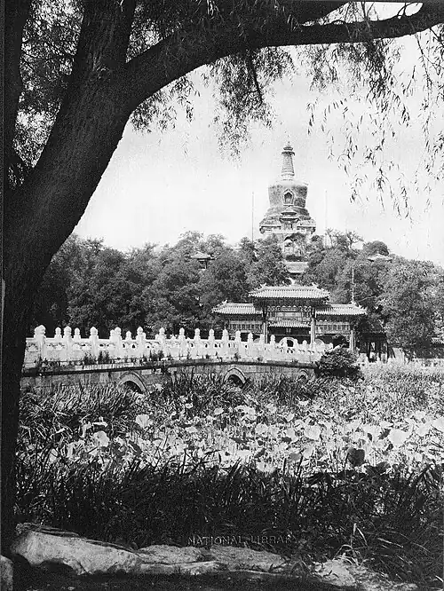 北海之堆雲積翠坊