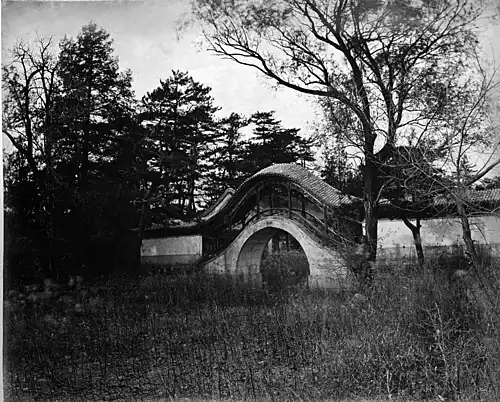 圓明園之龍月橋所有龍舟由橋穿過雅致之極 No. 915, WAN-SHOU-SHAN.